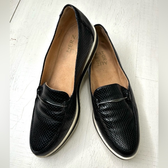 Naturalizer Ranger Loafer Flats Black Front Metal Detail Sz 7.5 M - Picture 4 of 11